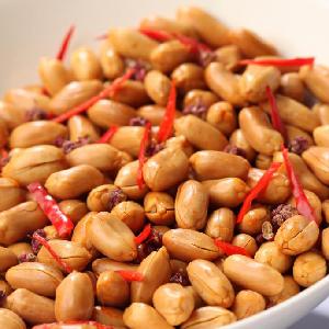 Fried and spicy peanuts