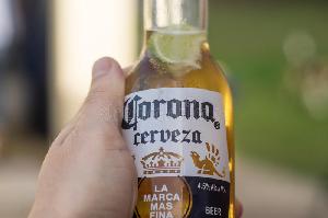 Resin Beer Bottle Corona Simulation Shooting