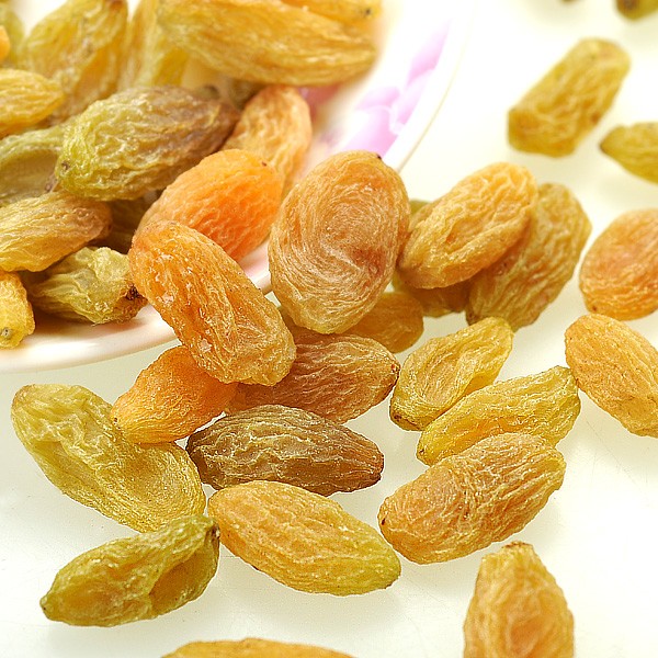 Xinjiang 100% Healthy Tasty golden jumbo raisin and green raisin at ...