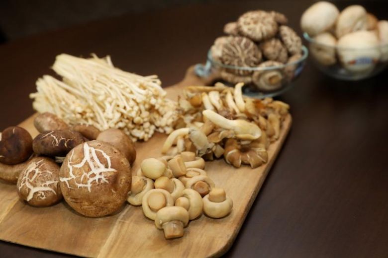 Fresh Style and Mushrooms Product Type Enoki mushroom