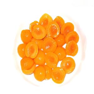 Organic canned apricots with natural  juice  and  100 %  Fresh  apricot