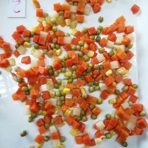 canned mixed vegetables 425ml with carrots, green peas, potato, sweet corn buyer's brand