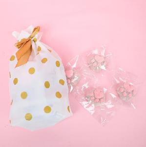 Vanilla-flavored cat's paw shaped marshmallow sweet candy