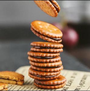 Crispy Maltose Sandwich Biscuits Office Snack