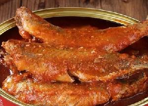Canned mackerel in tomato sauce