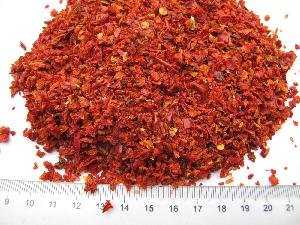 Dried dehydrated red bell pepper flakes granules
